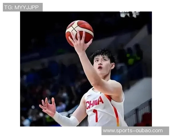 曾凡博防守贾里德巴特勒失误被罚犯规瞬间回顾