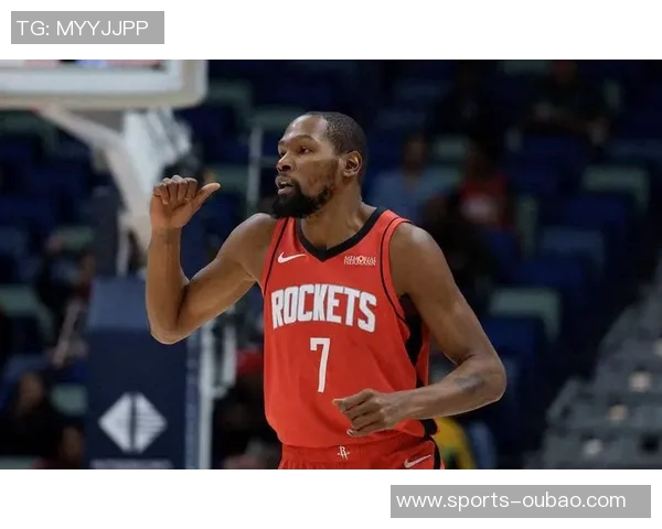 杜兰特苦战上半场表现抢眼砍下全队最高15分助力球队奋战