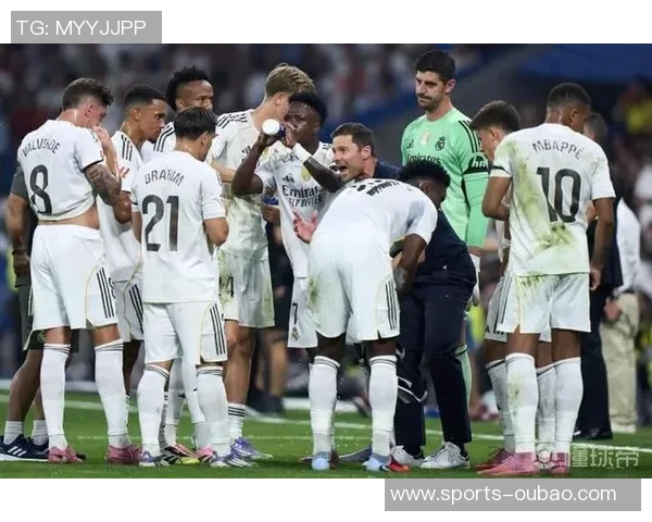 皇马更衣室团结一心共同抵御外界干扰与压力